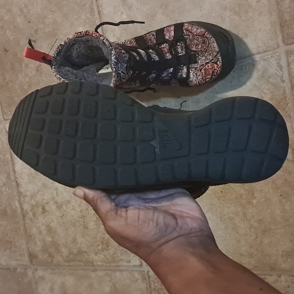 Nike Roshe Run Hi Sneakerboot Liberty QS Black Solar Red Women Size 8 Preowned - Picture 4 of 8